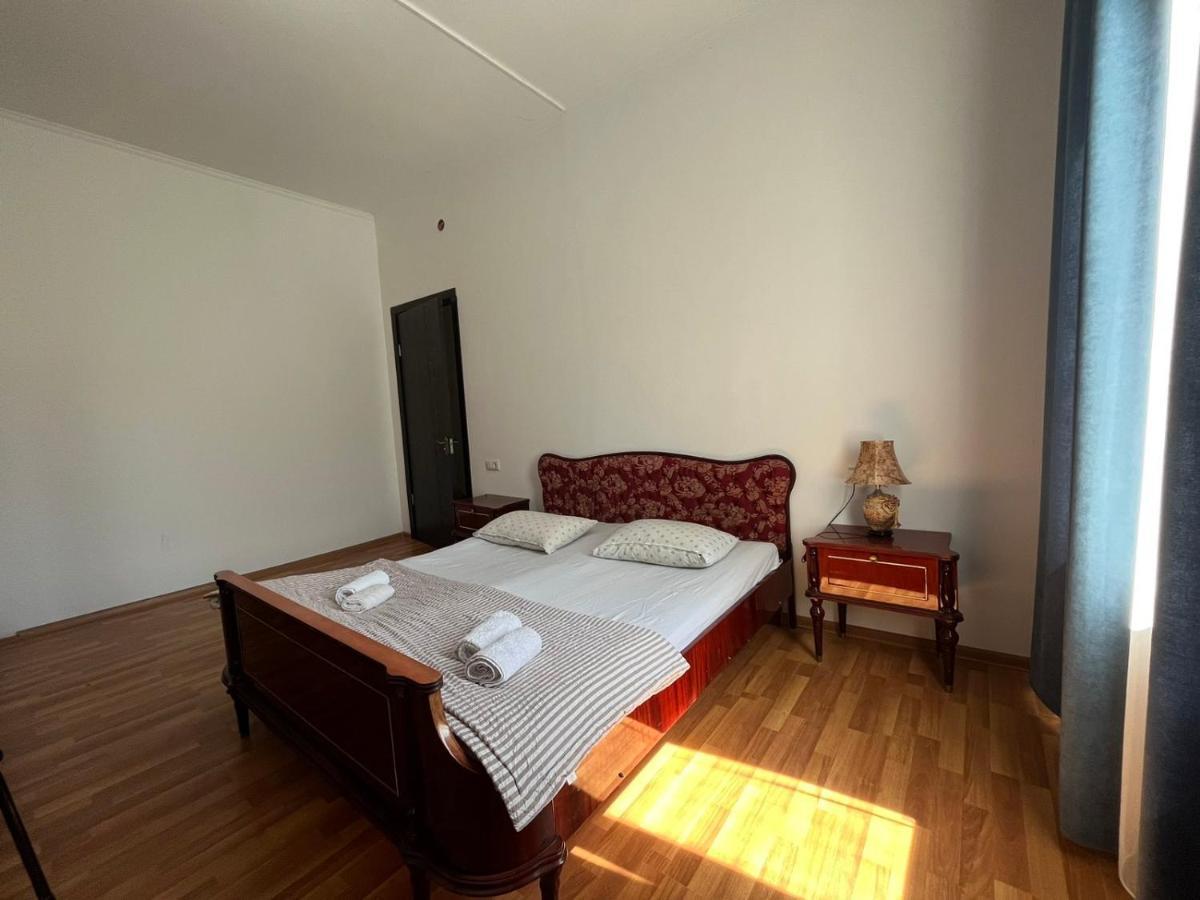 Guest House Oasis - Tvishi Esterno foto