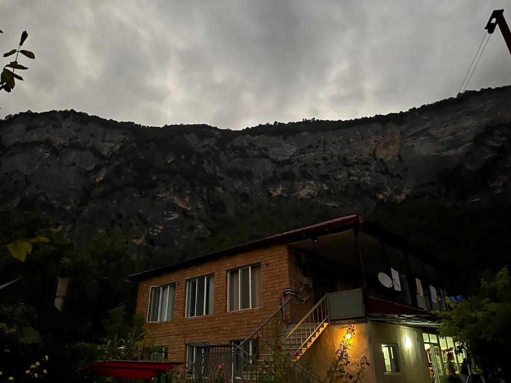 Guest House Oasis - Tvishi Esterno foto